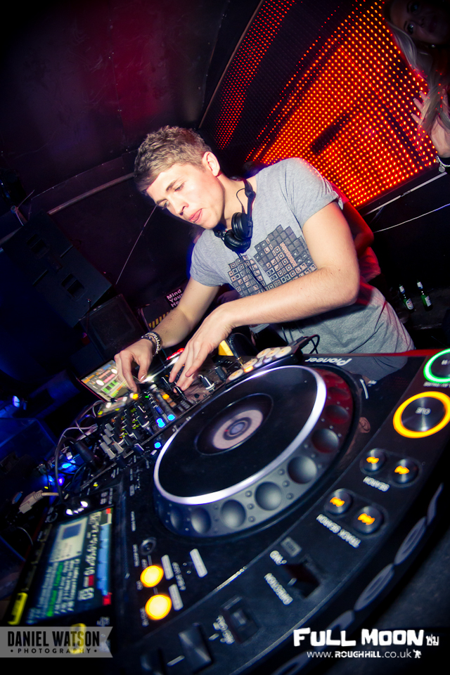 IMAGE: http://payload35.cargocollective.com/1/3/110609/3019351/15-03-2012-24.jpg